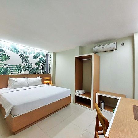 Shinta Guesthouse Malang Esterno foto