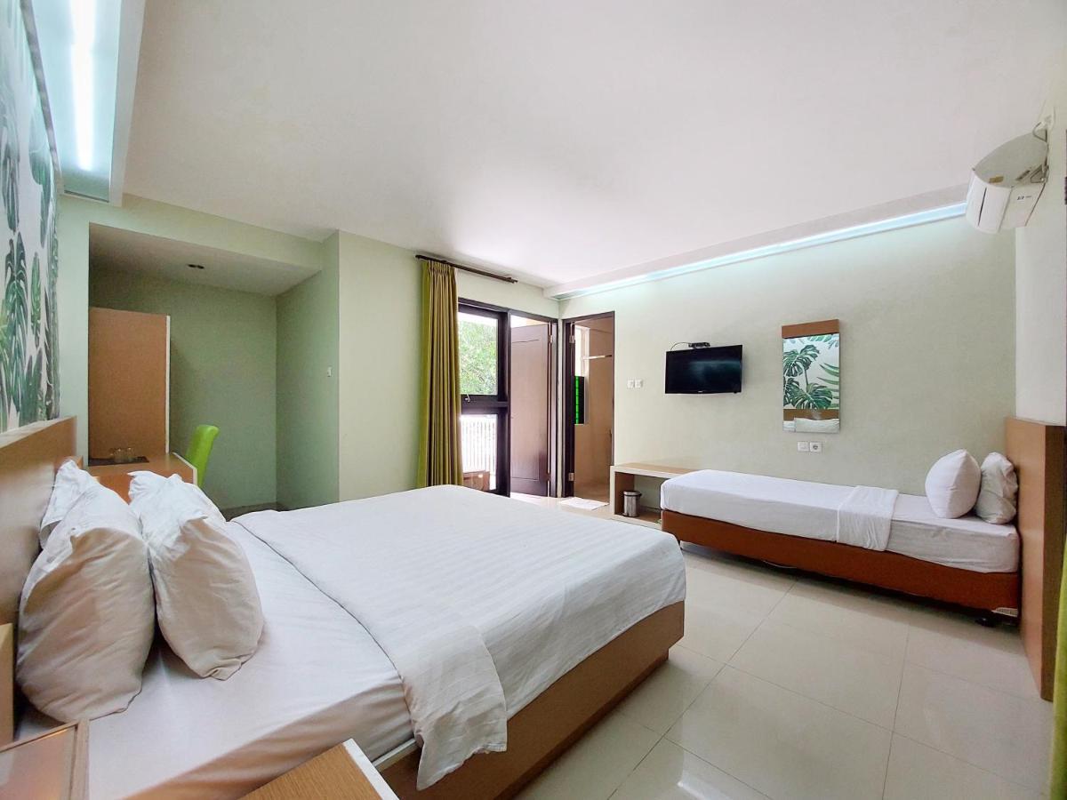 Shinta Guesthouse Malang Esterno foto