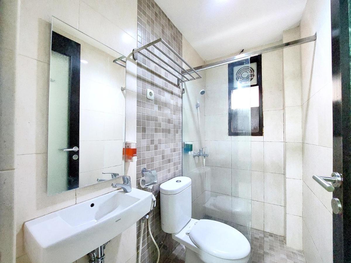 Shinta Guesthouse Malang Esterno foto