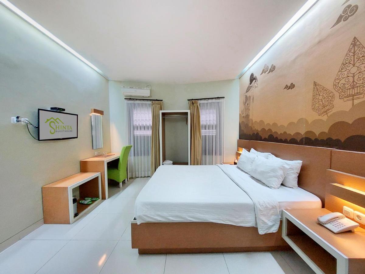 Shinta Guesthouse Malang Esterno foto