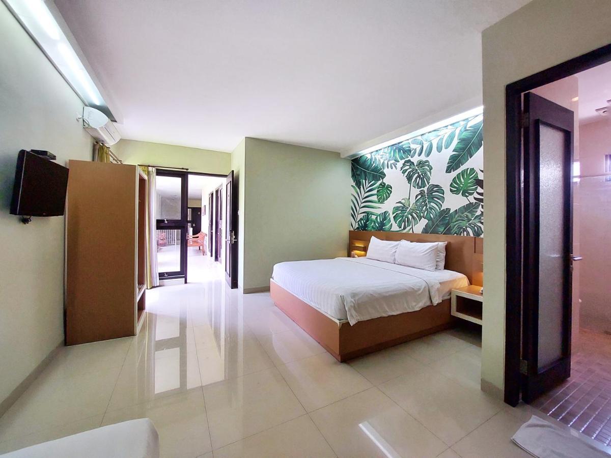 Shinta Guesthouse Malang Esterno foto
