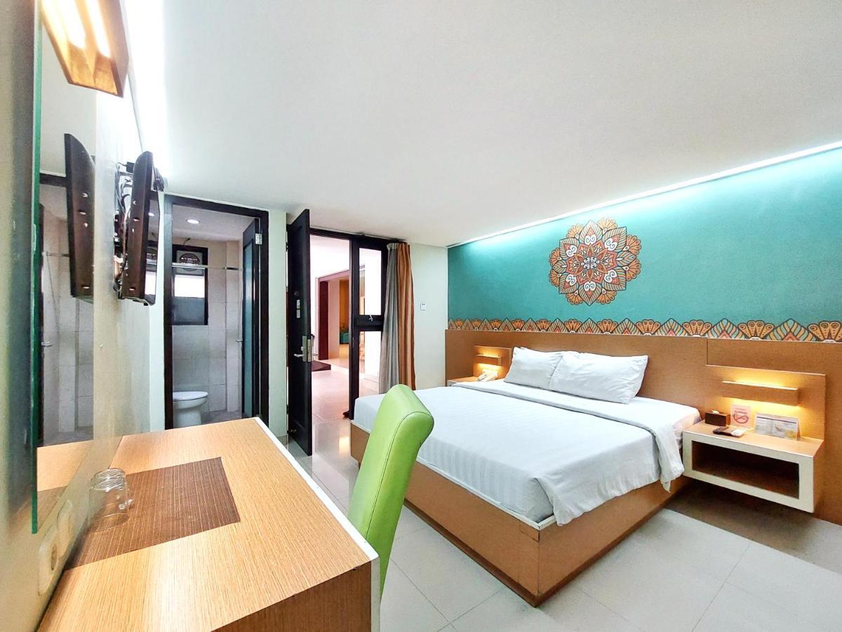 Shinta Guesthouse Malang Esterno foto