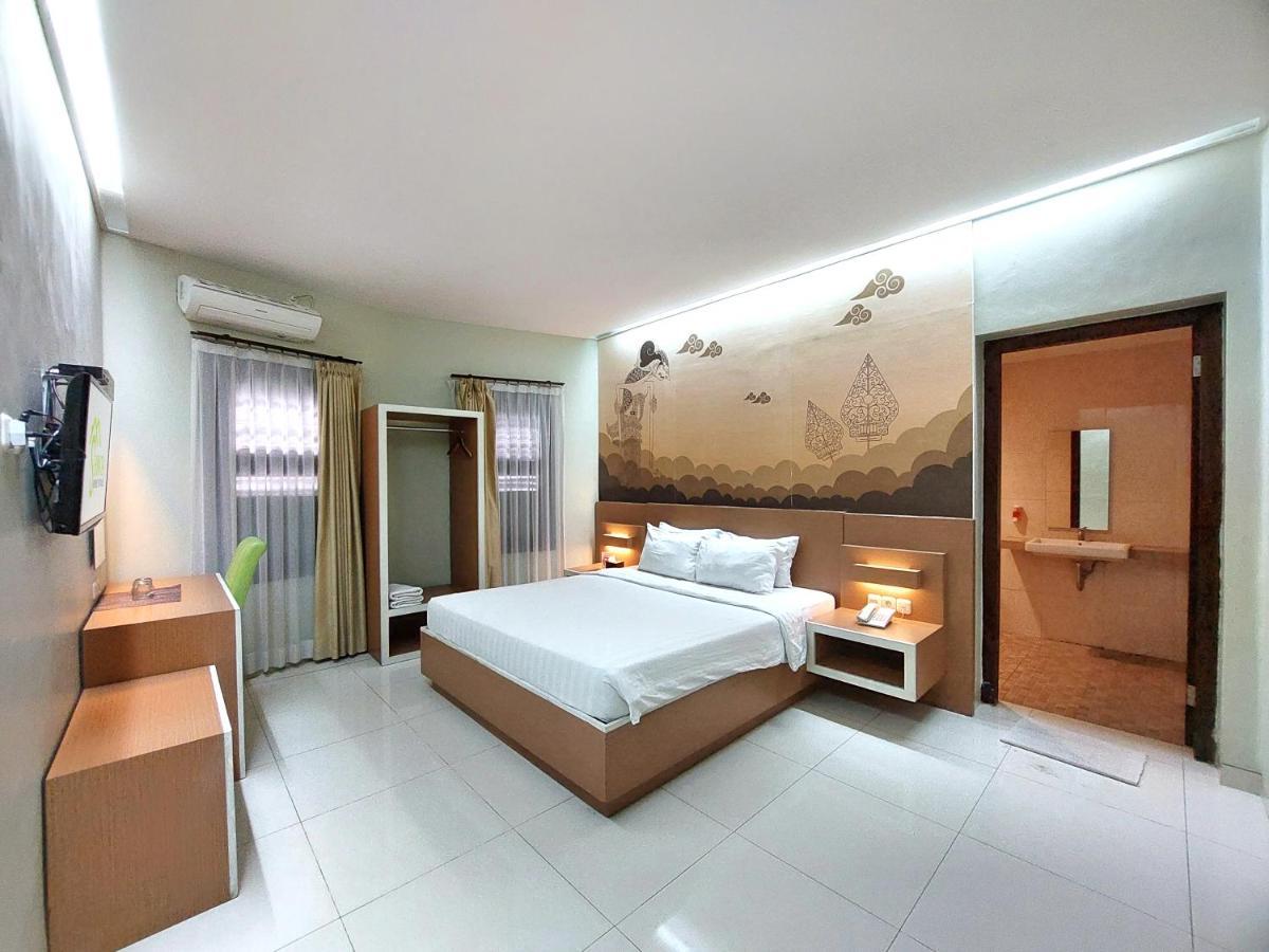 Shinta Guesthouse Malang Esterno foto