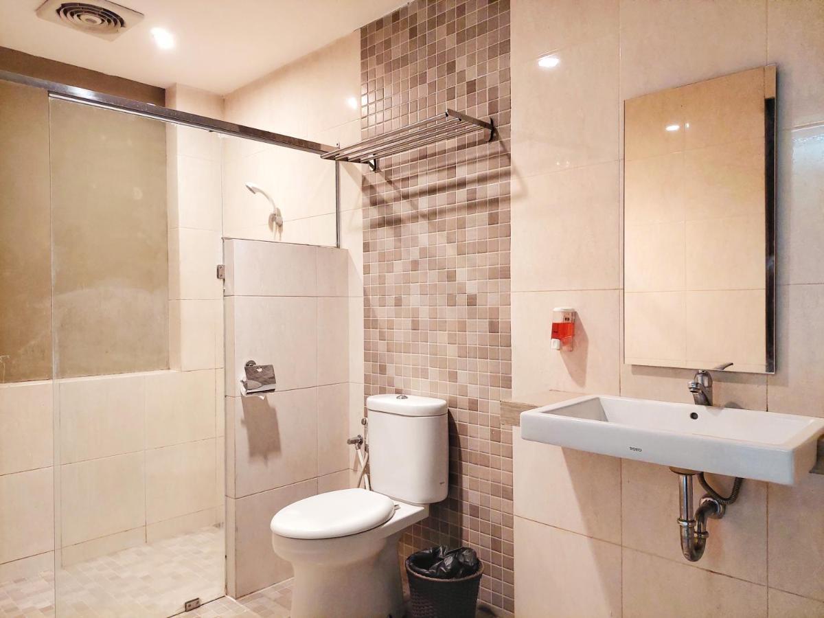 Shinta Guesthouse Malang Esterno foto