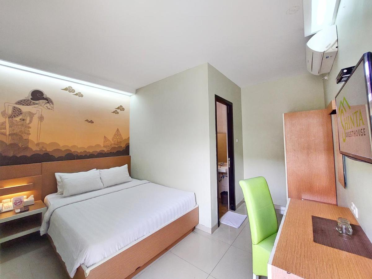 Shinta Guesthouse Malang Esterno foto