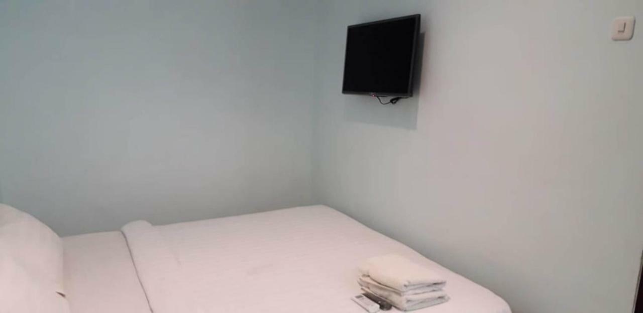 Shinta Guesthouse Malang Esterno foto